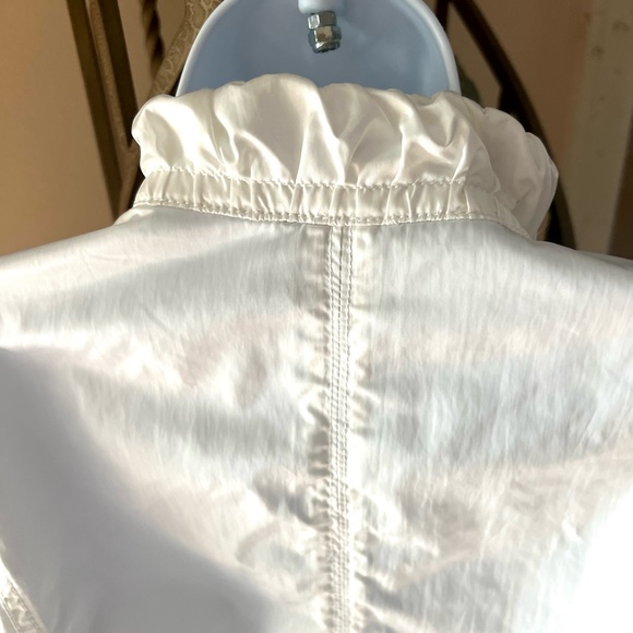 White House Black Market Lightweight White Windbreaker Jacket. size 8 - Picture 9 of 14